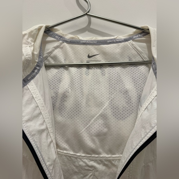 Nike running jacket - Picture 6 of 11